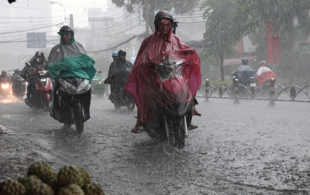 Atravessar a rua nas cidades vietnamitas